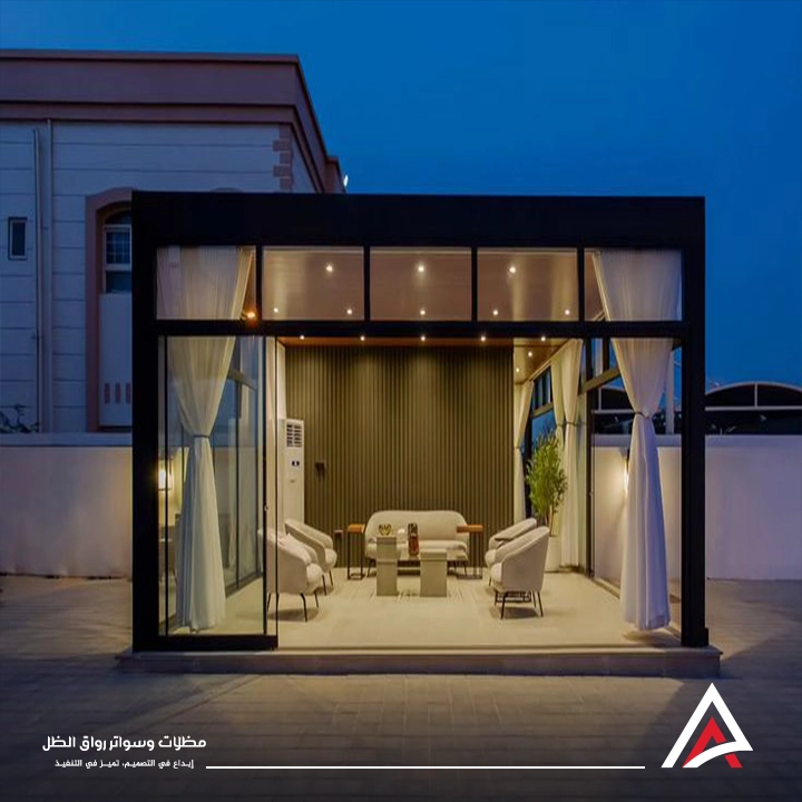 مجلس زجاجي خارجي صغير لفلل مكة